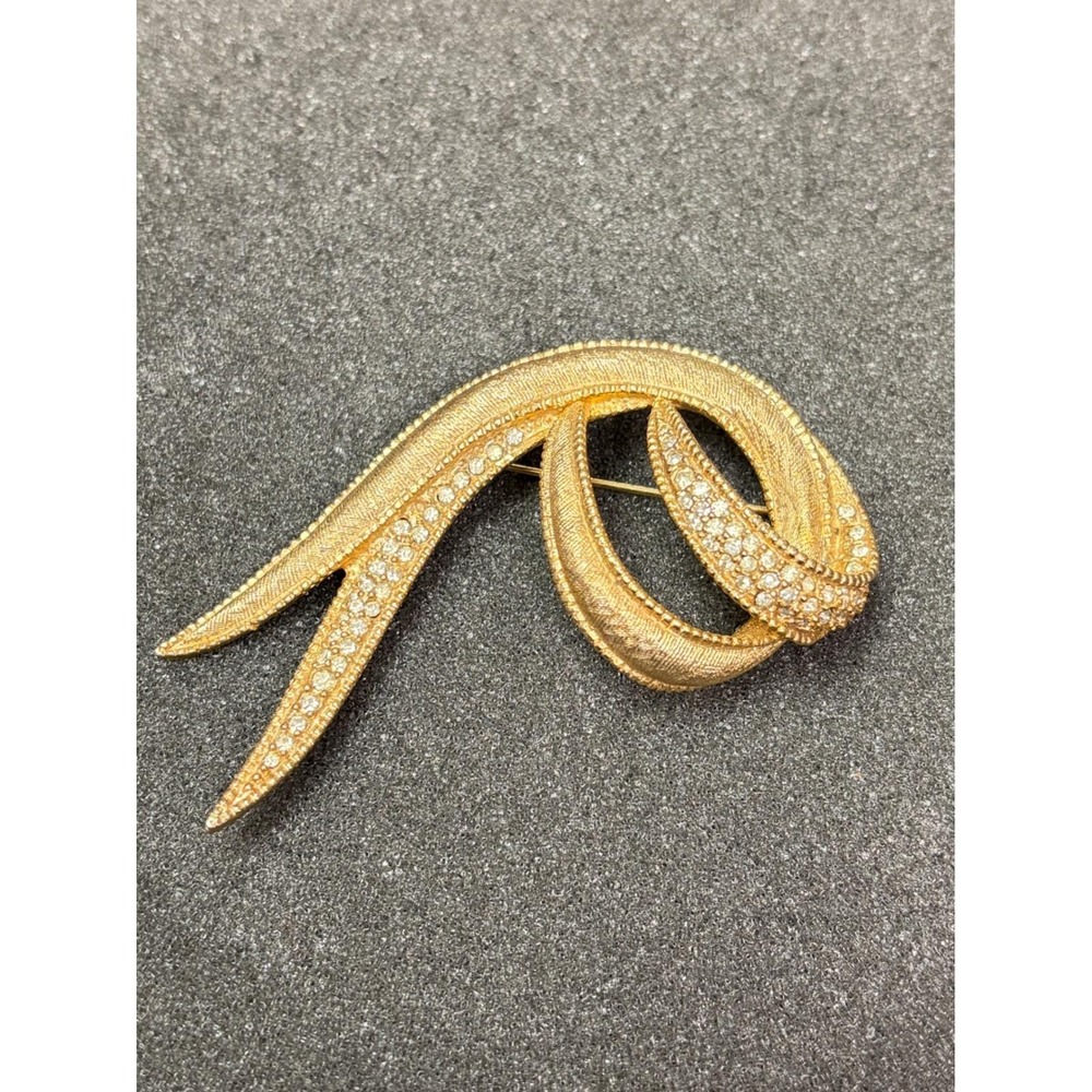 Hattie Carnegie Vintage Gold Tone Rhinestone Swirl Ribbon Brooch Pin